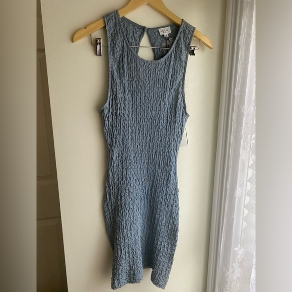 NWT Le Lis Textured Dusty Blue Mini Dress Bodycon Sleeveless Crinkle Keyhole - Picture 1 of 6